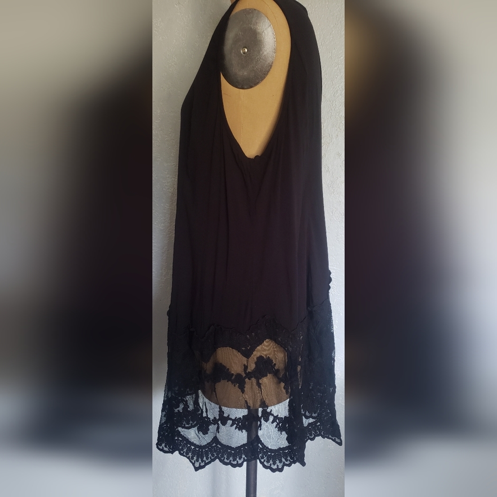 TORRID Women's Sleeveless Black Lace Top Size 2 - Picture 3 of 8